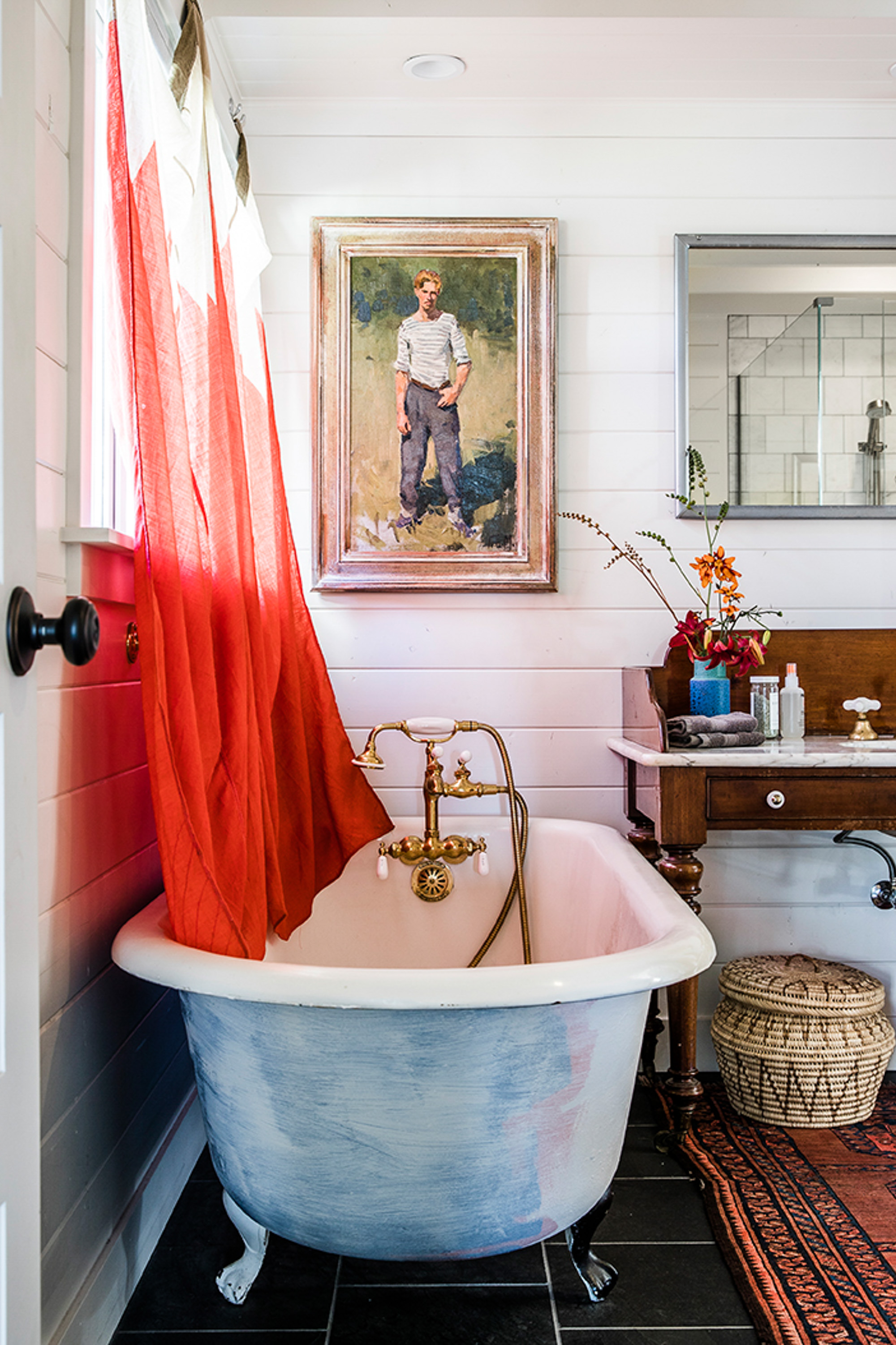 a circa-1920s soaking tub, sourced from Second Use in Seattle paired with signal flags found in Provincetown serves as drapery, adding a nautical touch.