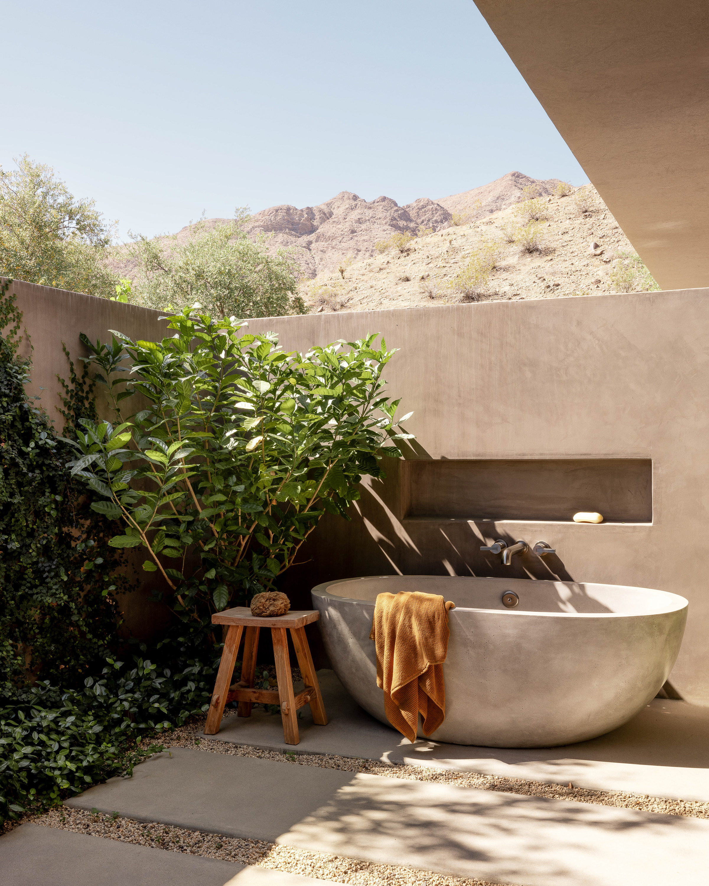Outdoor bathtub at Palm Springs Retreat: A luxurious escape with mountain views, offering a serene and indulgent bathing experience under the open sky.